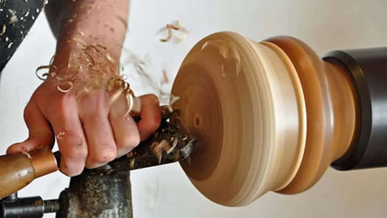 خراطی و منبت سانلی چوب حاتمی